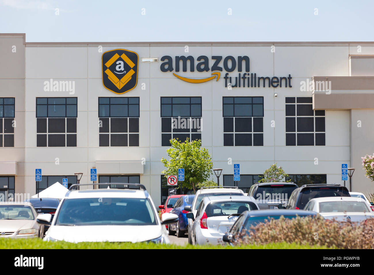 Amazon fulfillment center (Amazonas) - almacén de Patterson, California, EE.UU. Foto de stock