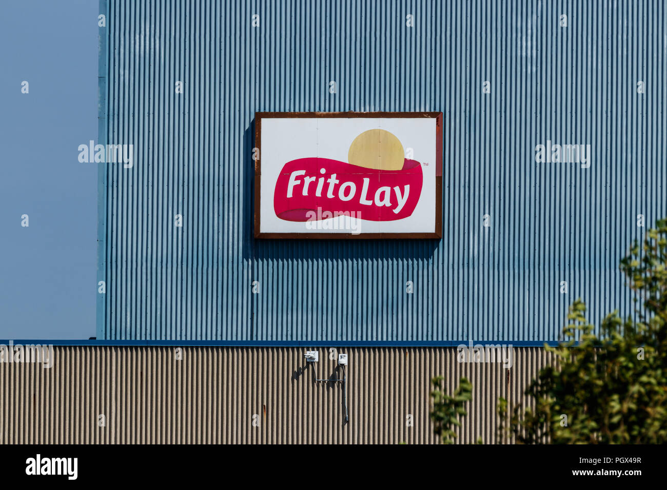 Frankfort - Circa 2018 Agosto: snacks Frito-Lay planta alimentaria. Es una filial de Frito-Lay de PepsiCo que fabrica chips y otros alimentos salados III Foto de stock