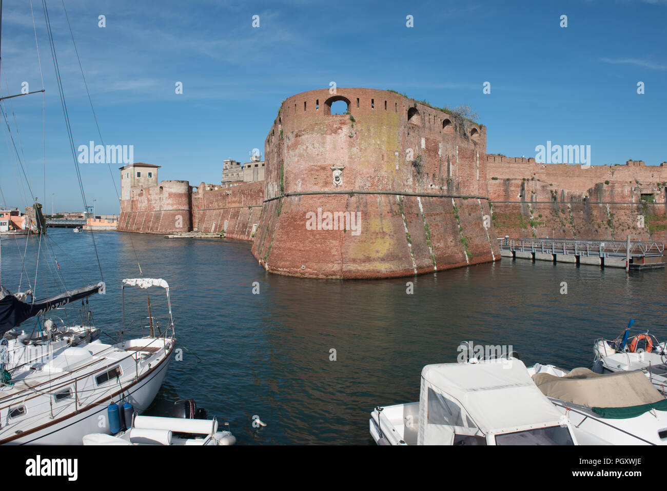 Fortezza Nuova. Fortificación renacentista en el interior del puerto de la ciudad Foto de stock