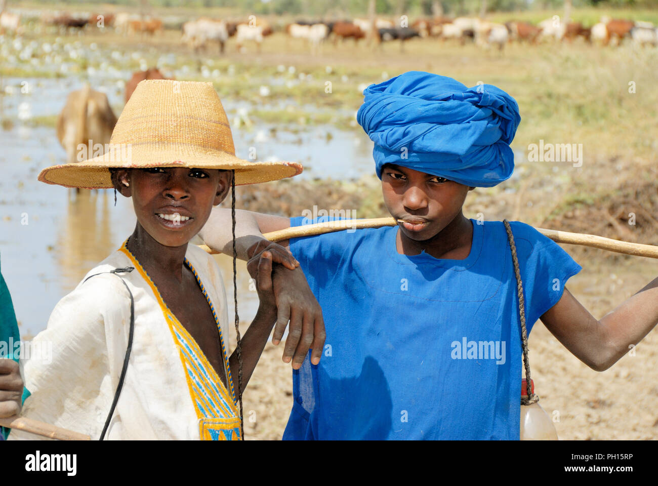 Fula (Peul) pastores cerca de Douentza. Malí, África occidental Foto de stock