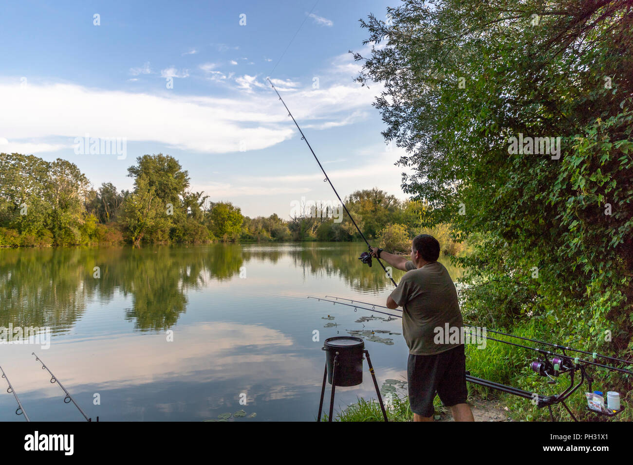 Pesca de la carpa fotografías e imágenes de alta resolución - Alamy