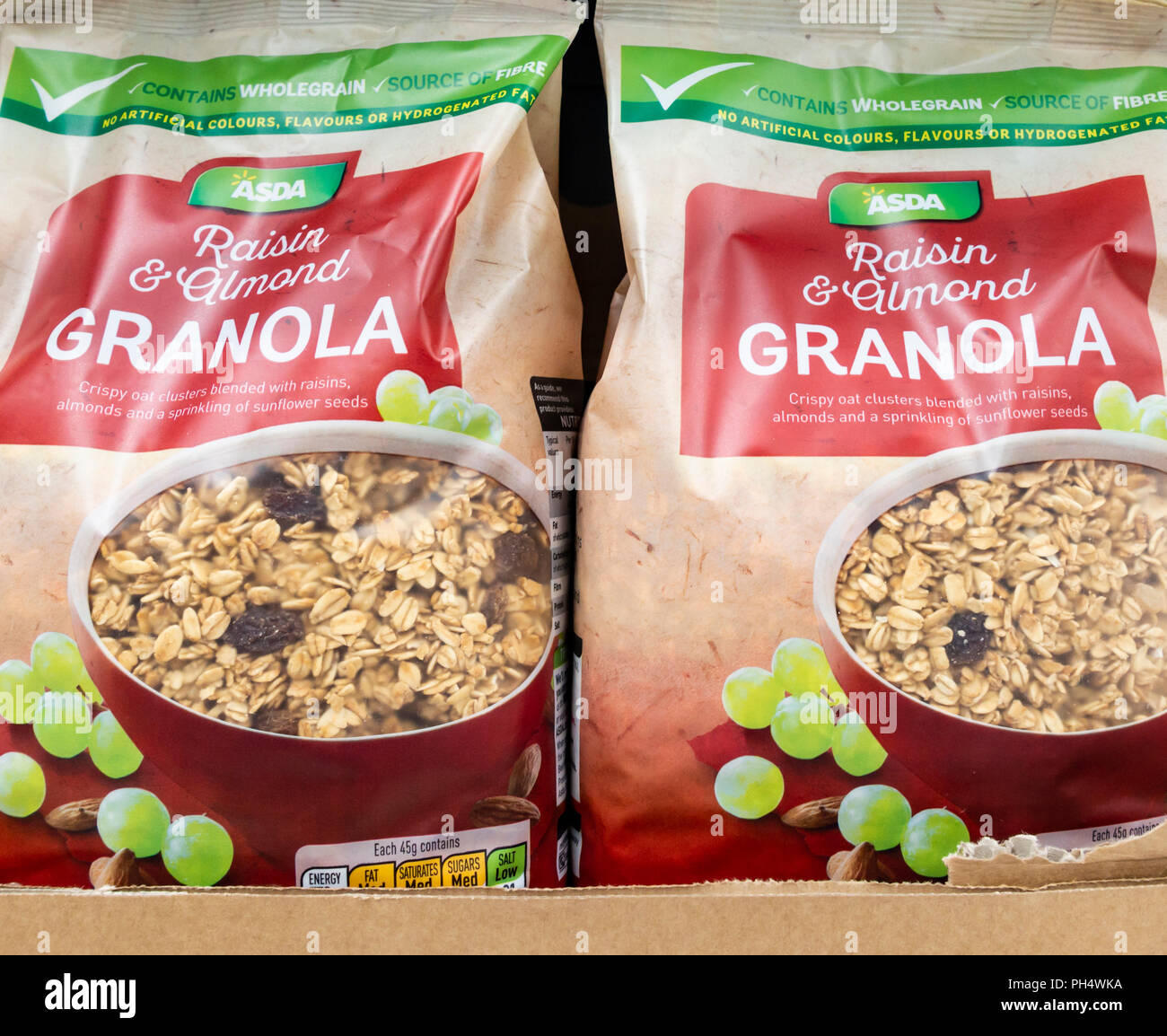 Asda marca propia Granola cereales para el desayuno en el supermercado Asda. UK Foto de stock