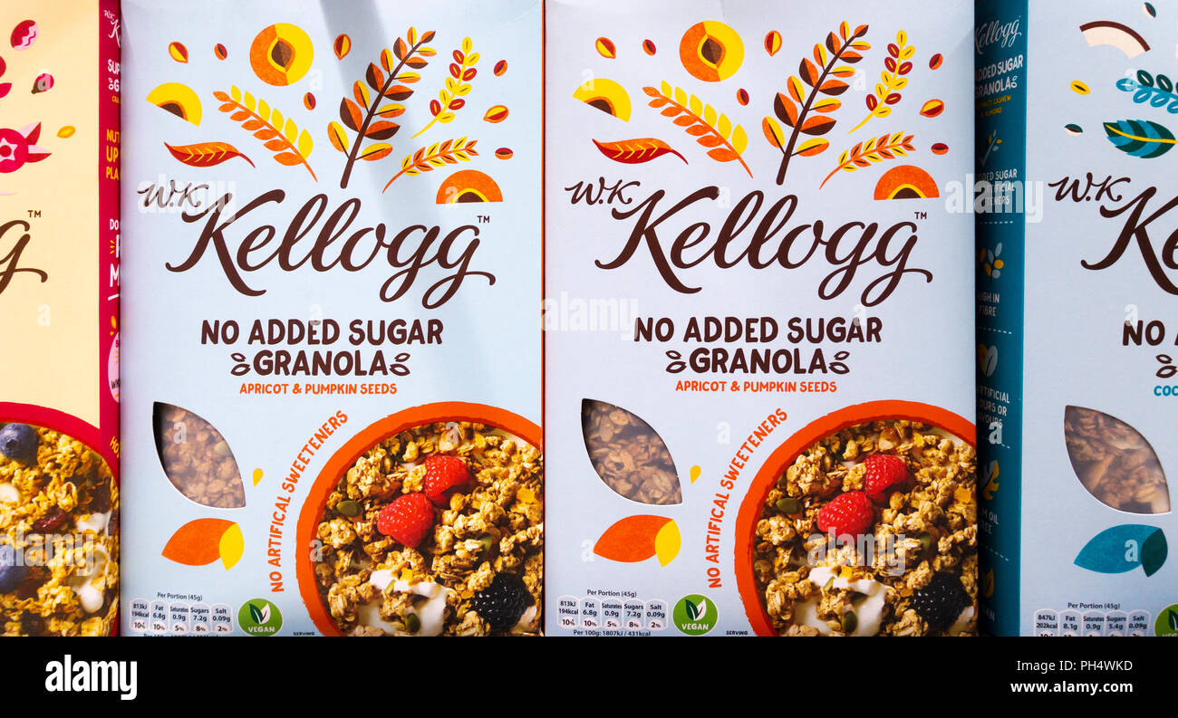 Kellogg's granola cereales de desayuno en el supermercado. UK Foto de stock