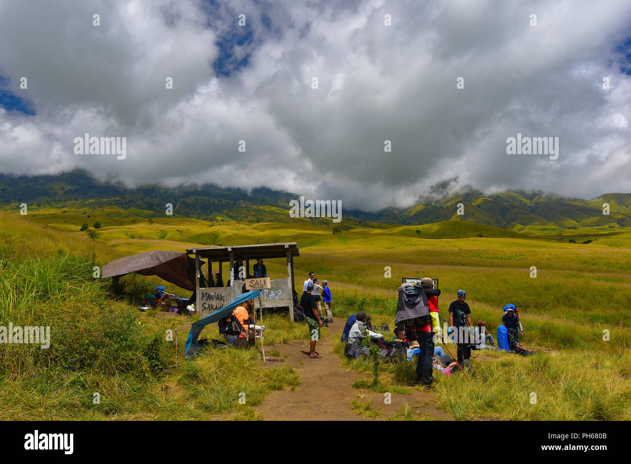 Senderismo y trekking en el Monte Rinjani, Lombok, Indonesia Foto de stock