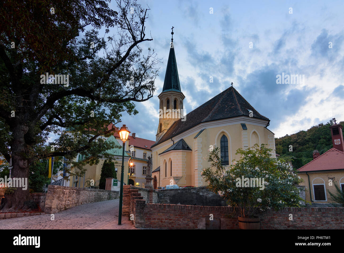 Gumpoldskirchen: Deutschordensschloss Orden Alemán (Castillo), El Wienerwald, bosques de Viena, Niederösterreich, Baja Austria, Austria Foto de stock