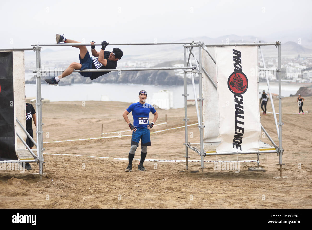 Inka Challenge, un obstáculo extrema despertó en una playa al sur de Lima. Foto de stock