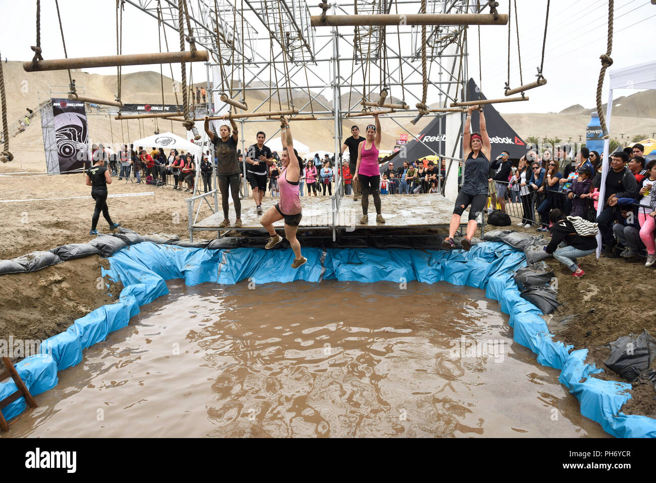 Inka Challenge, un obstáculo extrema despertó en una playa al sur de Lima. Foto de stock