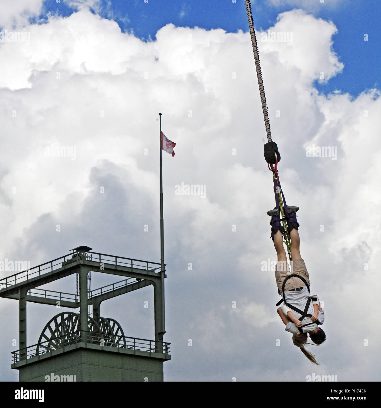 El bungee jumping, Oberhausen, Alemania Foto de stock