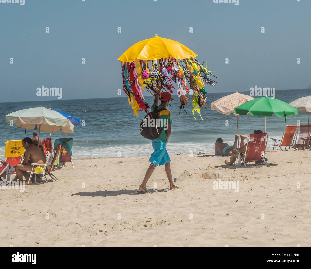 COPACABANA, Río de Janeiro, la vida de playa Foto de stock
