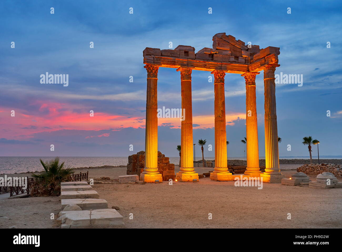 Templo Apollon, Lateral, Antalya, Turquía Foto de stock