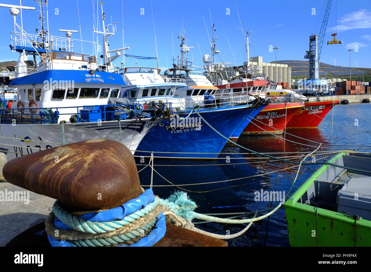 Condiciones de navegabilidad de los barcos de pesca en el puerto de  Canical, Madeira Fotografía de stock - Alamy