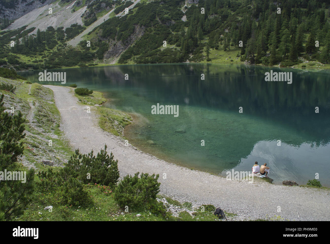 Lago en la montaña llamado Seebensee, Tirol, Austria Foto de stock