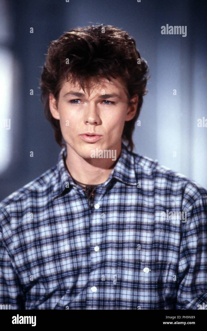 Morten Harket von 'a-ha", norwegische Popgruppe, beim Auftritt en 'Formel Eins" en München, Alemania 1985. Morten Harket de banda pop noruego 'a-h Foto de stock