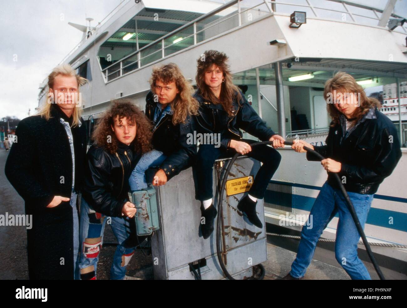 220 volt band fotografías e imágenes de alta resolución Alamy