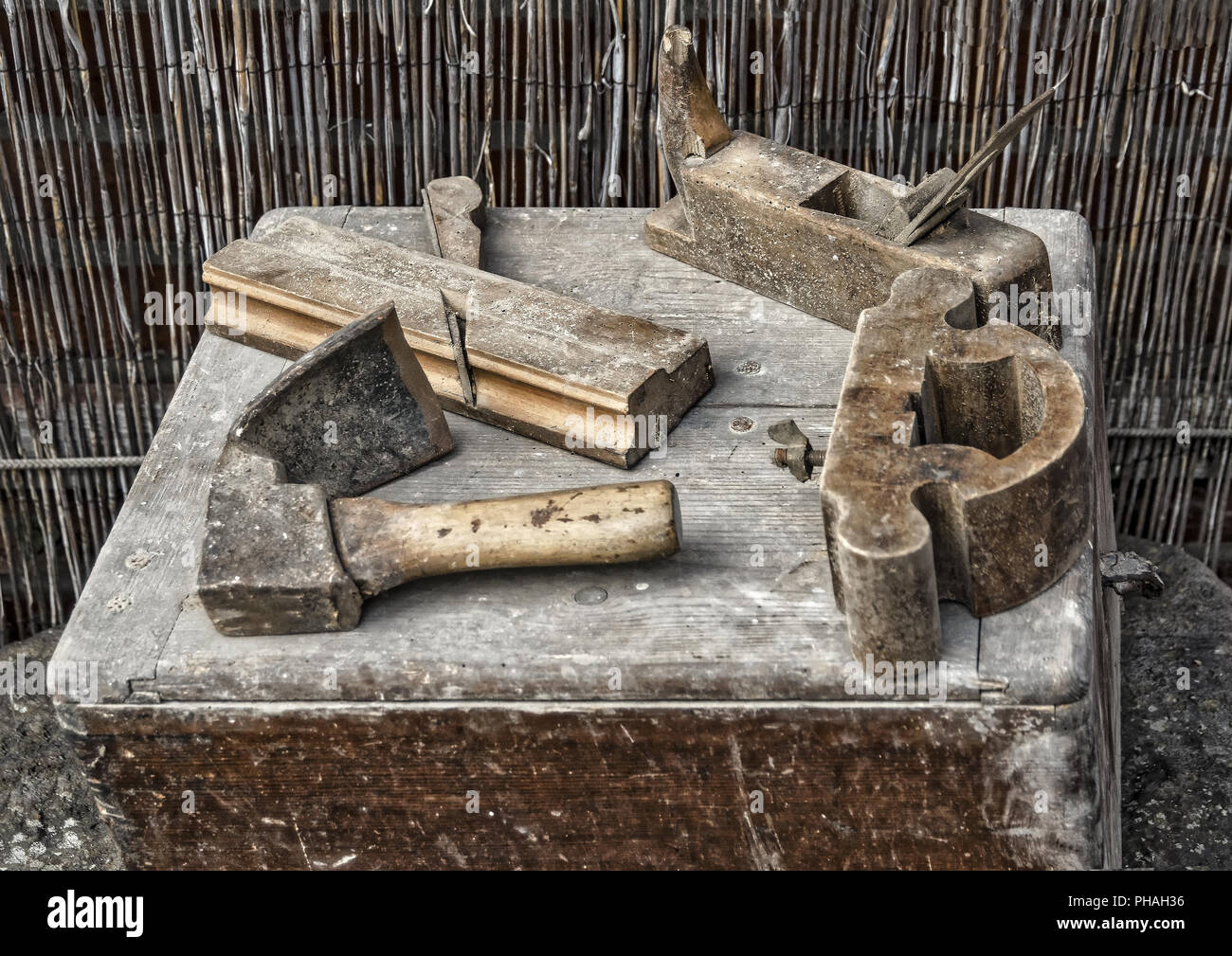 Antiguo banco de carpintero carpintero herramientas de trabajo oficio  Fotografía de stock - Alamy