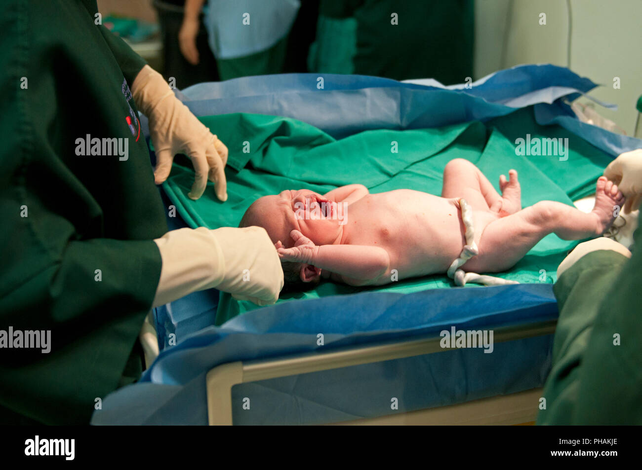 Baby Acaba De Nacer Con Cordon Umbilical Bebe Nouveau Ne Avec Cordon Ombilical Fotografia De Stock Alamy Baby Acaba De Nacer Con Cordon Umbilical Bebe Nouveau Ne Avec Cordon Ombilical Fotografia De Stock Alamy