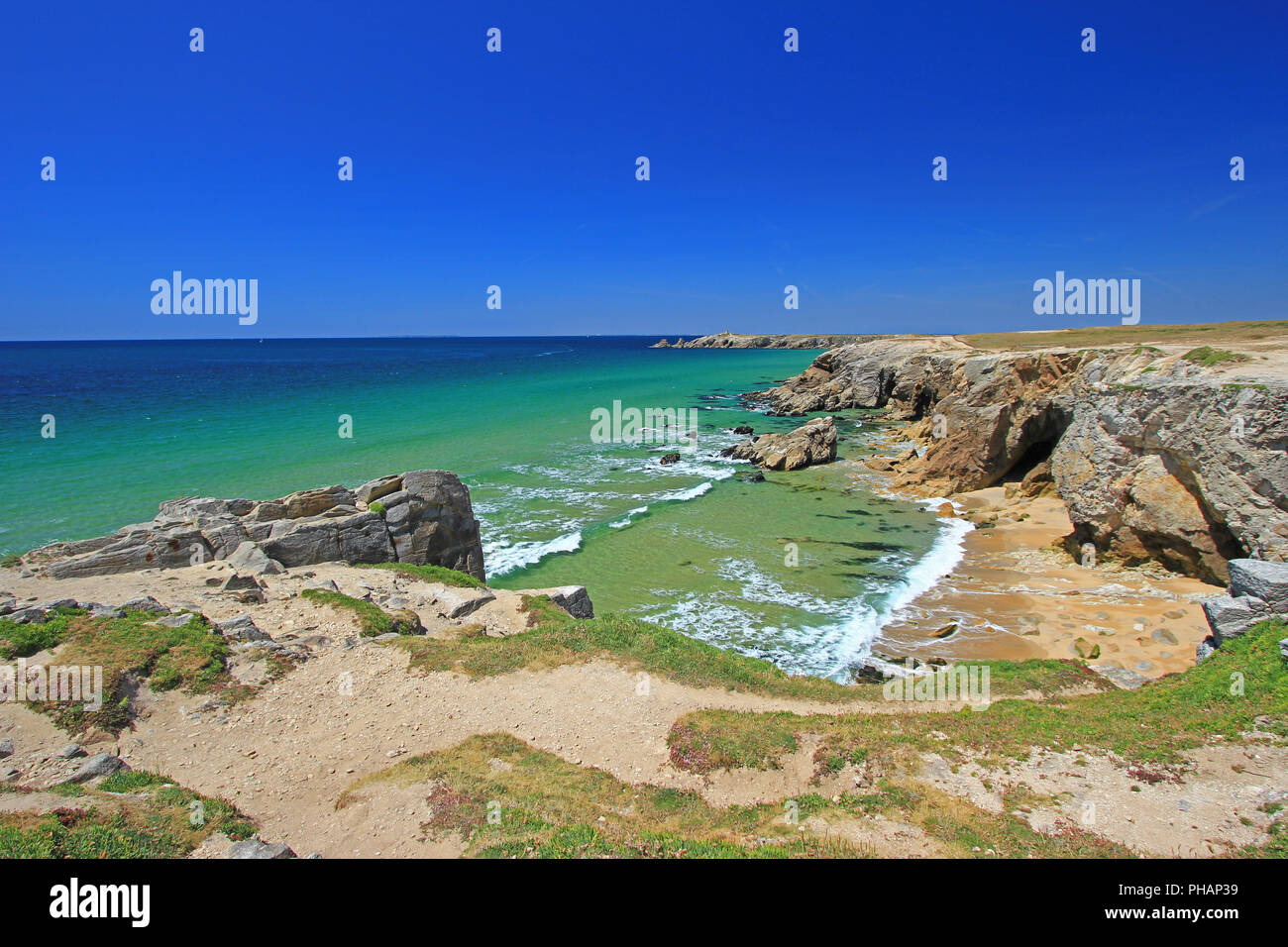 Costa rocosa en el Océano Atlántico, Bretaña, Francia Foto de stock