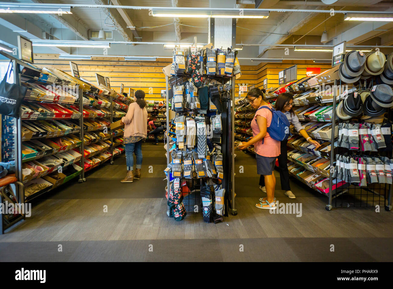 Almacén De Zapatos Dsw Fotos e Imágenes de stock - Alamy