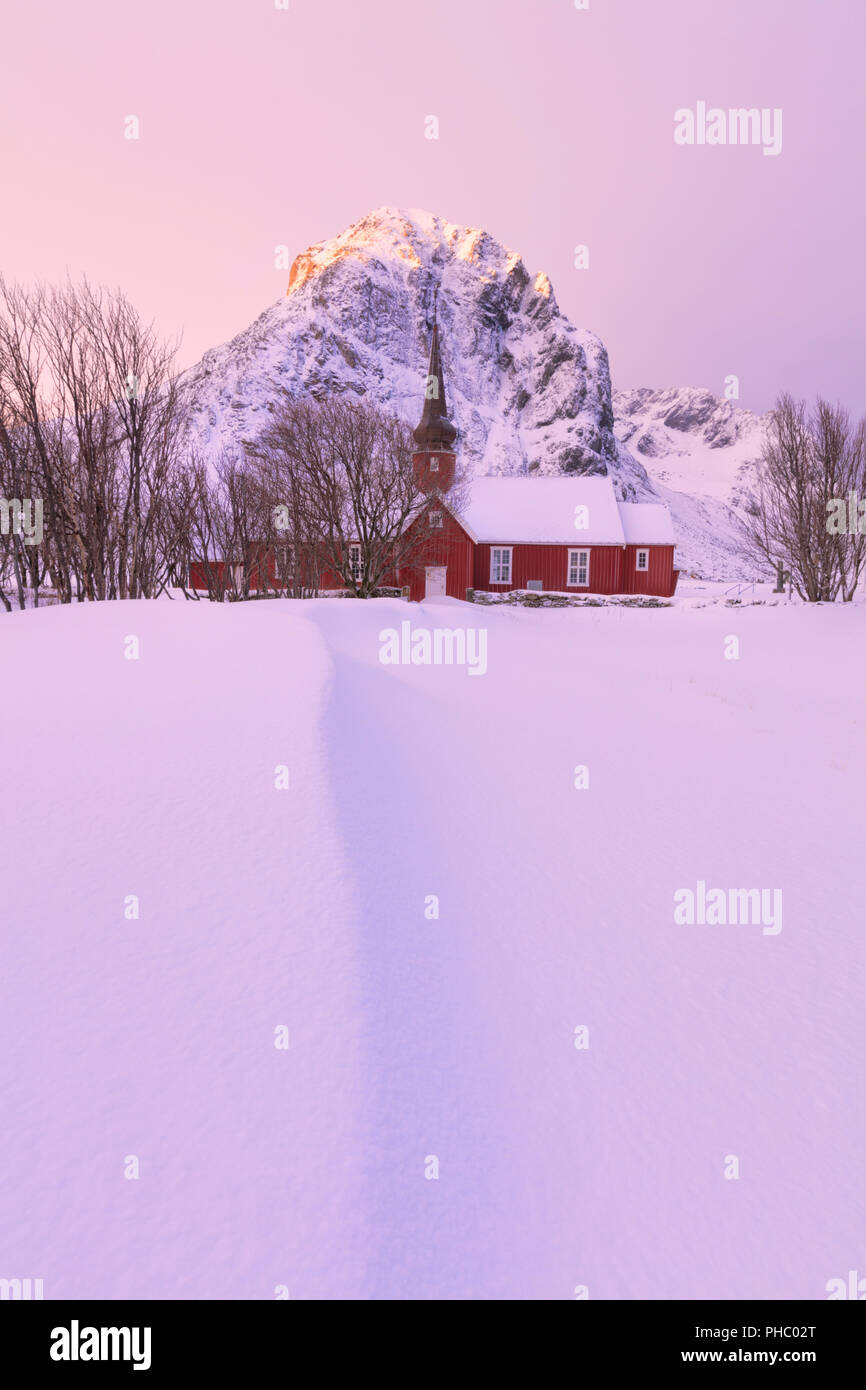 Iglesia Flakstad, Islas Lofoten, Nordland, Noruega, Europa Foto de stock