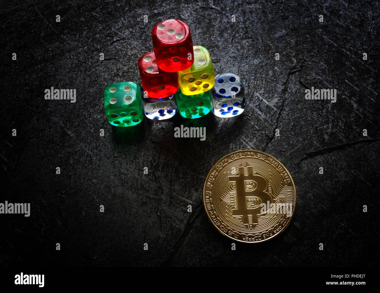 Dados los riesgos Bitcoin Fotografía de stock - Alamy
