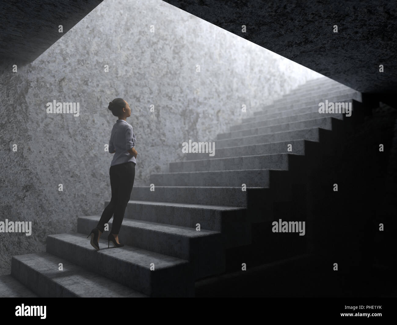Mujer sube por la escalera de la oscuridad a la luz Foto de stock