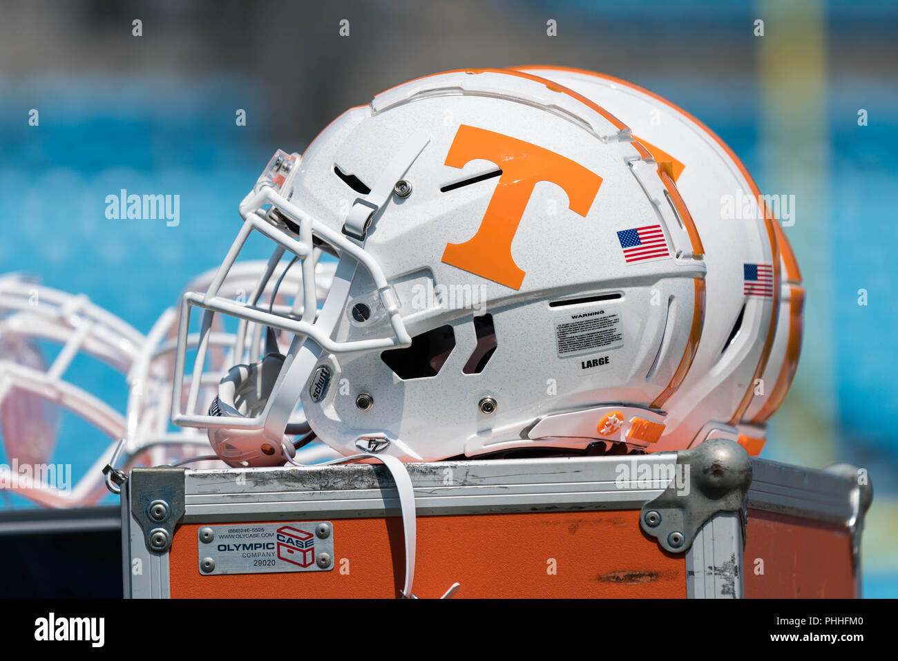 Septiembre 1, 2018: cascos de Tennessee antes de la NCAA Football juego  entre los voluntarios de la Universidad de Tennessee y la Universidad de  West Virginia Mountaineers en el Kickoff Belk College