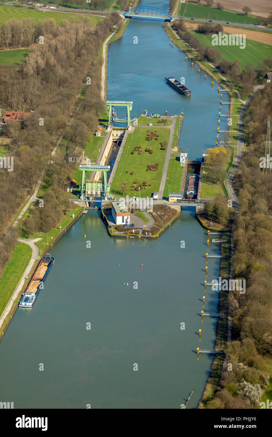 Grupo de bloqueo Hünxe, bloqueo en el Canal Wesel-Datteln cerca Hünxe, Oberwasser, Unterwasser, Cerradura grande .s pequeño candado, entre la estación de bombeo en Hün Foto de stock