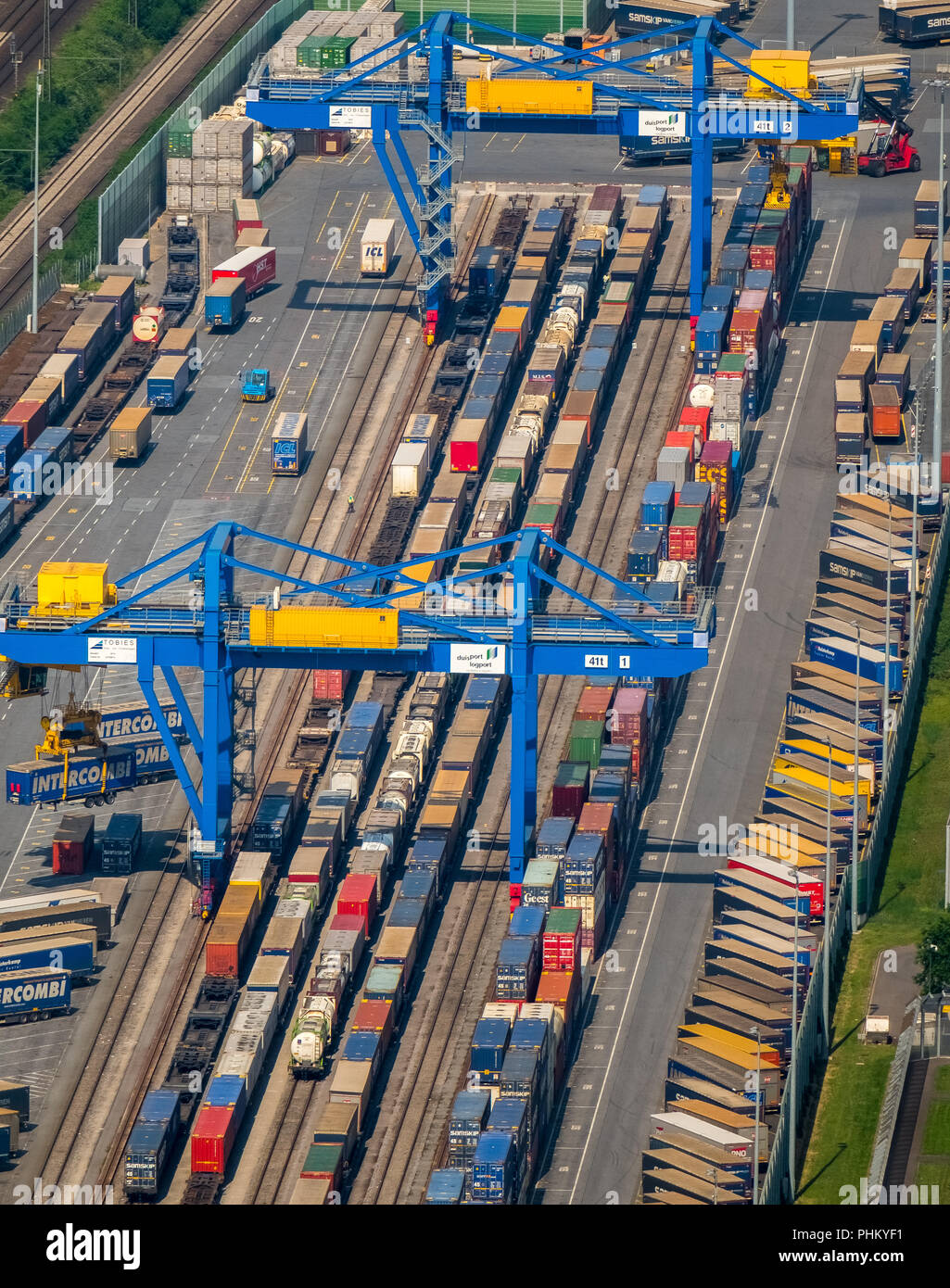 Vista aérea, Puerto de Duisburg, Logport 3 ubicación logística en el Rin, cerca de Hohenbudberg, Duisburg Huckingen, conexión ferroviaria y el contenedor loadi Foto de stock
