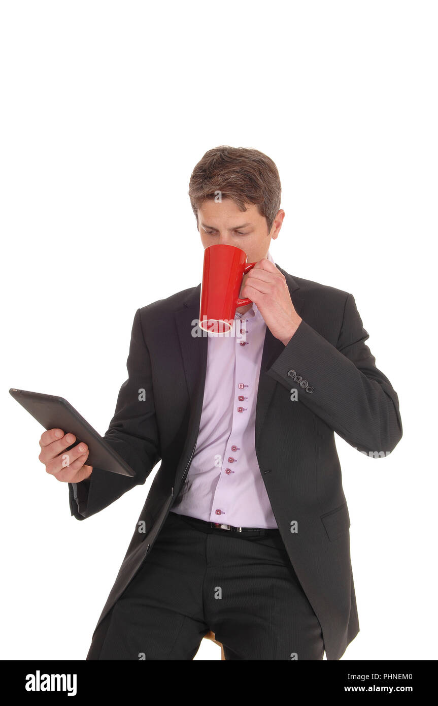Hombre de negocios de beber su café en un traje Foto de stock