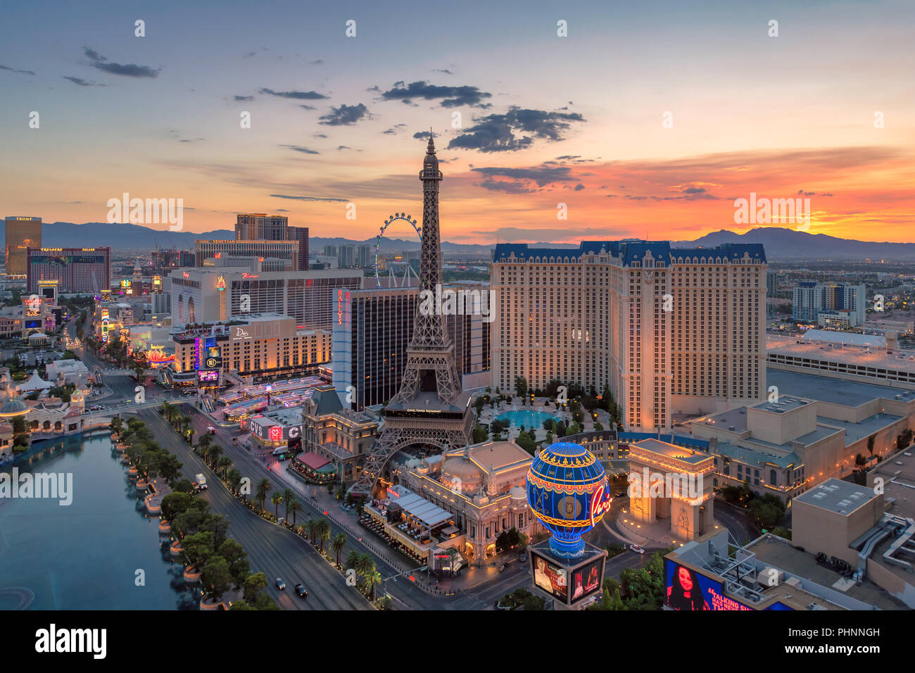 Vista aérea de la Strip de Las Vegas, en Nevada, como se ve en el amanecer. Foto de stock