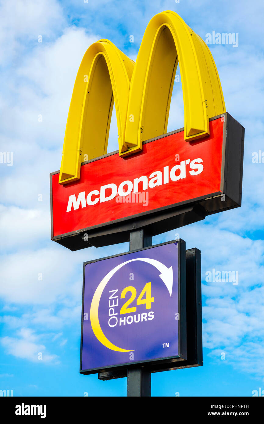 Signo de McDonalds, Reino Unido. Foto de stock