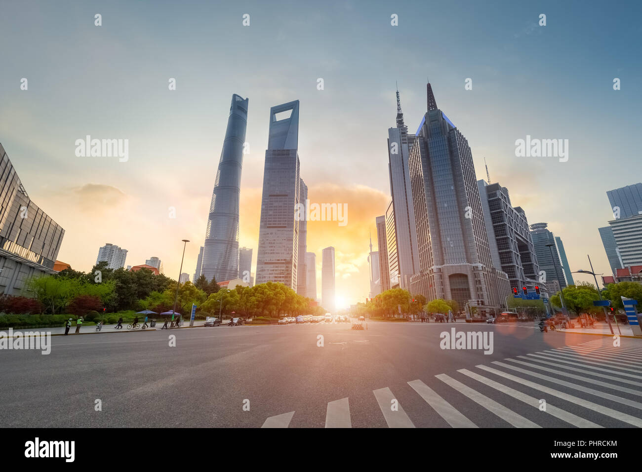Shanghai Century Boulevard en Sunset Foto de stock