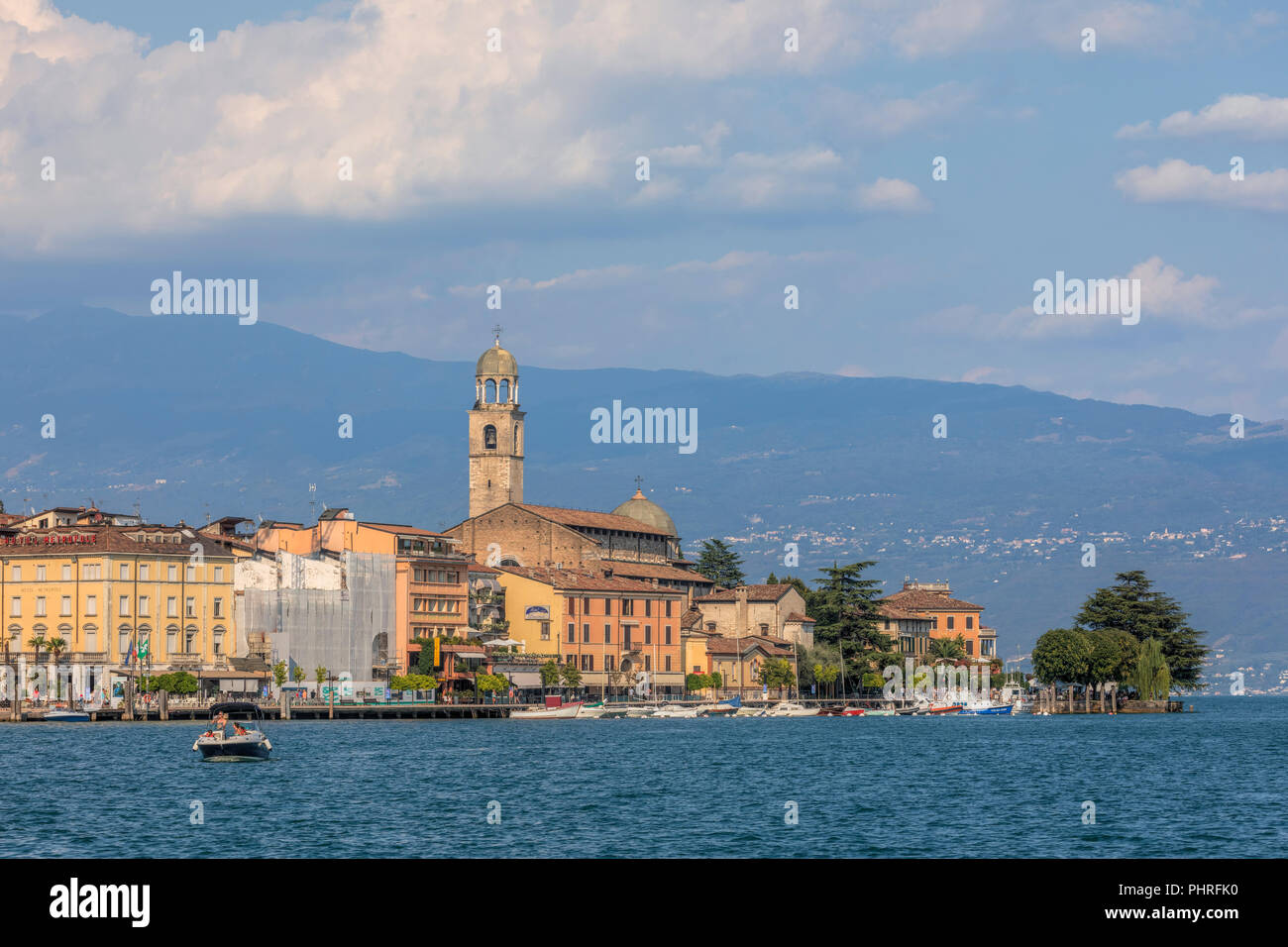 Salo, Lago de Garda, en Lombardía, Italia, Europa Foto de stock