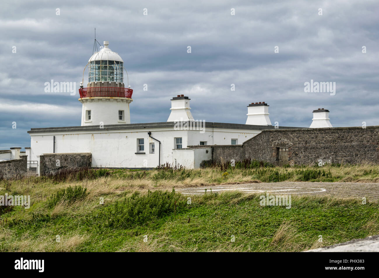 Esta es una imagen del faro Tullymore en Donegal, Irlanda Foto de stock