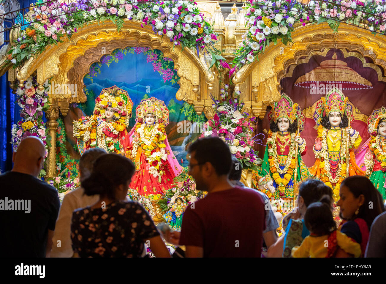 Miles celebran el festival de Janmashtami Bhaktivedanta Manor cerca de Watford.El festival celebra el nacimiento de Lord Krishna. Foto de stock
