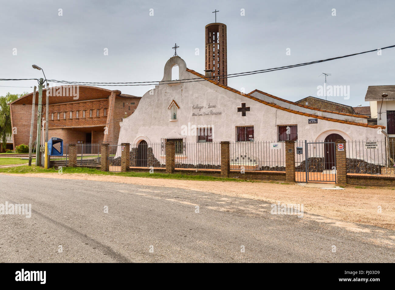 Iglesia de Cristo Obrero y Nuestra Señora de Lourdes, la Iglesia de Cristo  Obrero (1960), Estación Atlántida, Canelones, Uruguay Fotografía de stock -  Alamy