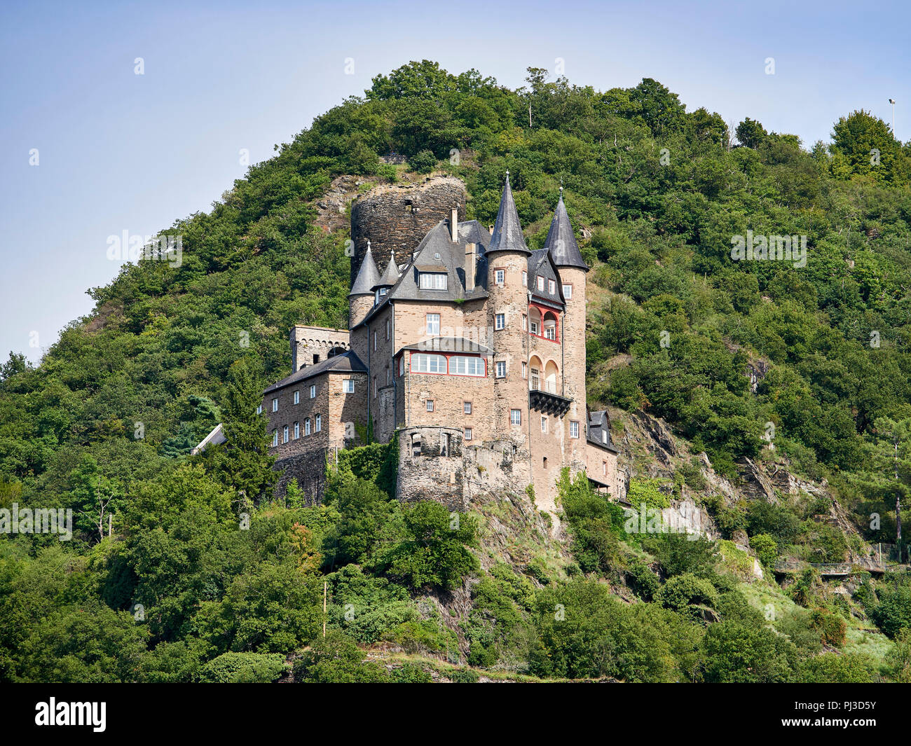 Castillo de Katz (Burg Katz) por encima de la ciudad de St. Goarshausen en Renania-Palatinado. Foto de stock
