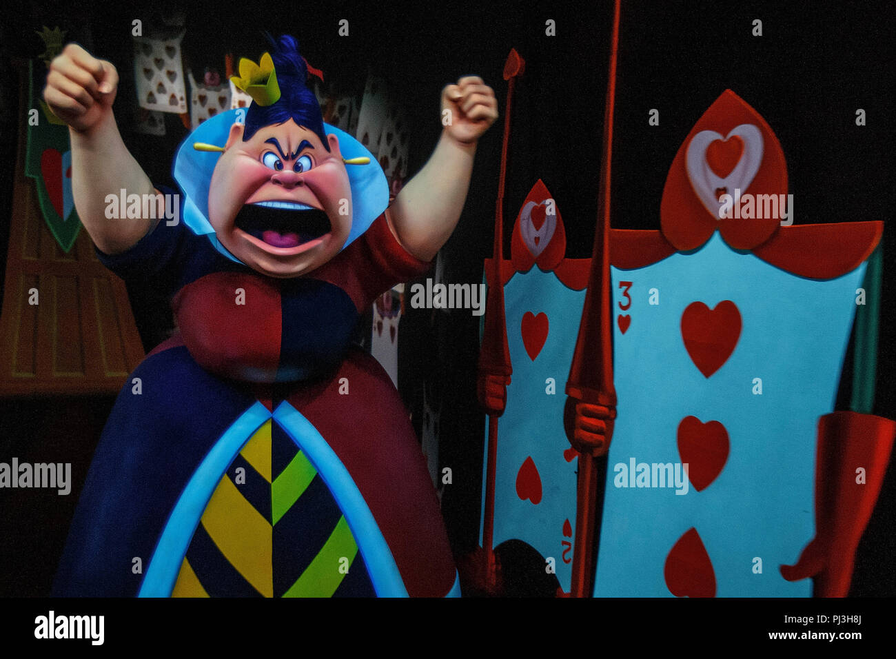 Reina de corazones en la pantalla de Alice Wonderland ride, el Parque
