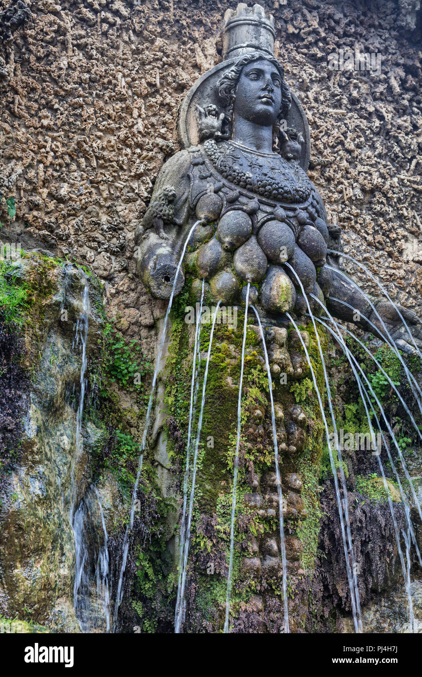 Fuente de la Diana de los efesios, la Madre Naturaleza, La Villa d'Este, Tivoli, Lacio, Italia Foto de stock