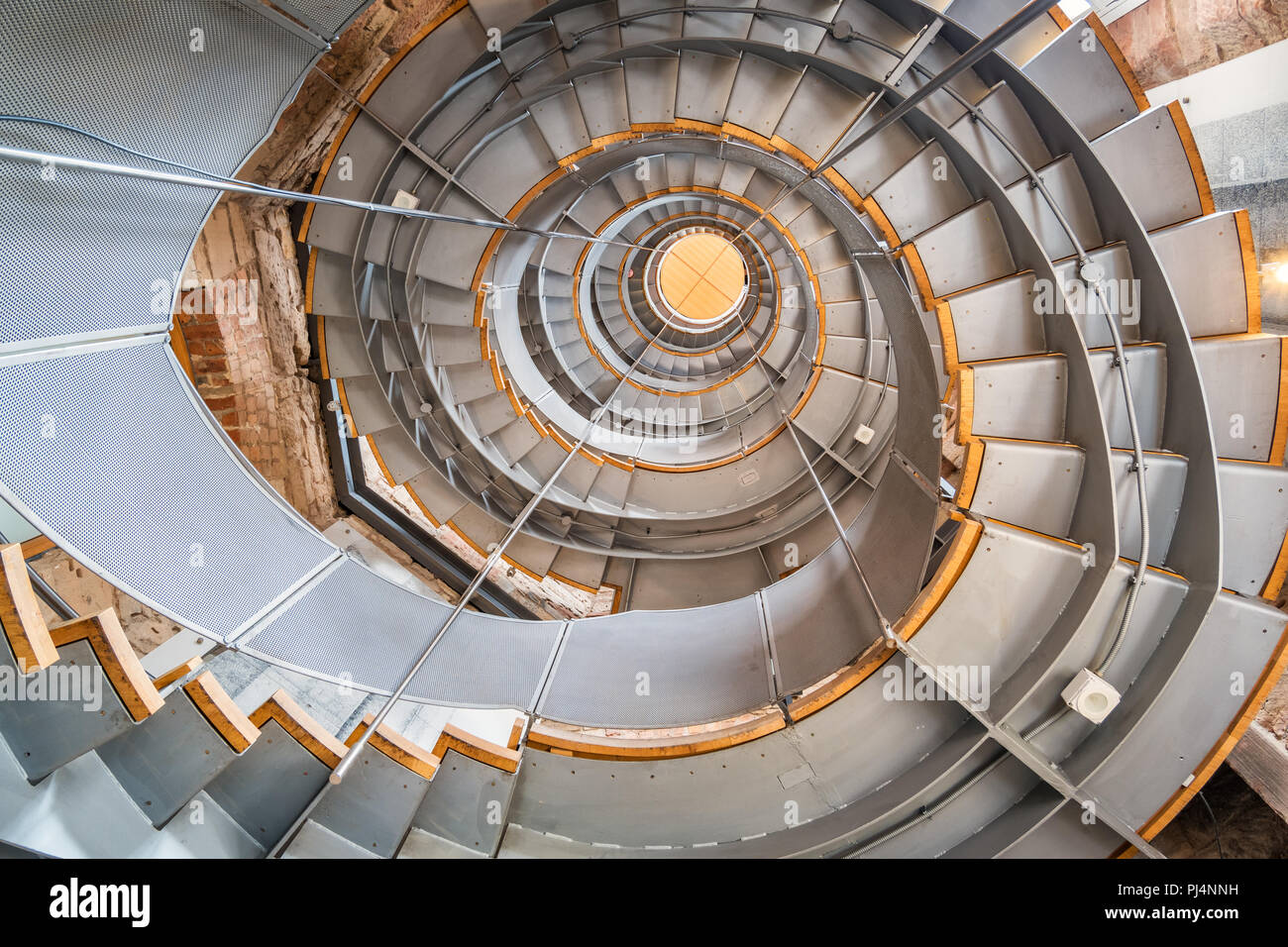 Escalera de caracol en El Faro, Glasgow, Centro de diseño y arquitectura en Escocia, Reino Unido Foto de stock