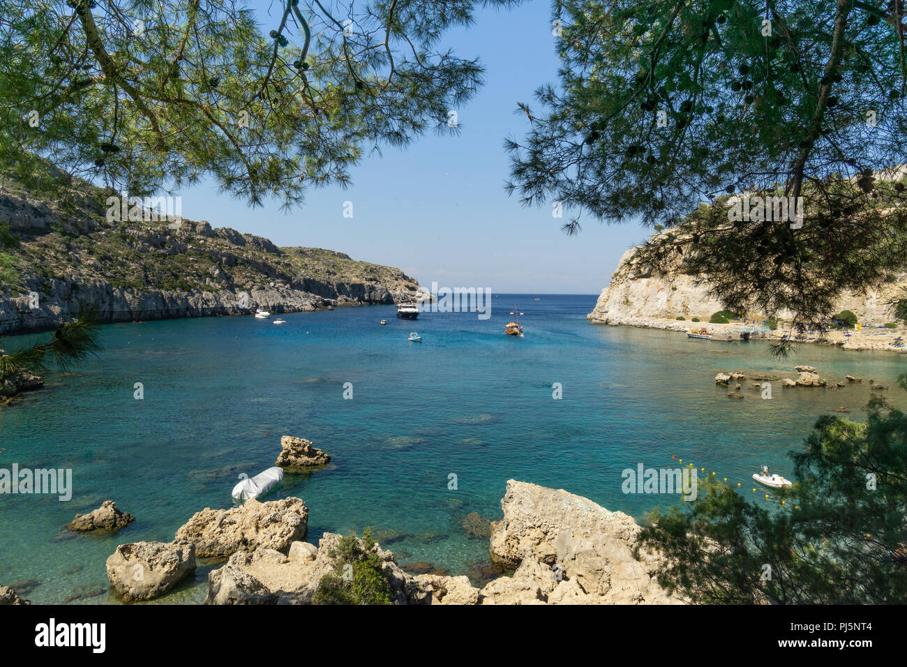 Vista de la Bahía de Anthony Quinn, Rodas Grecia Foto de stock