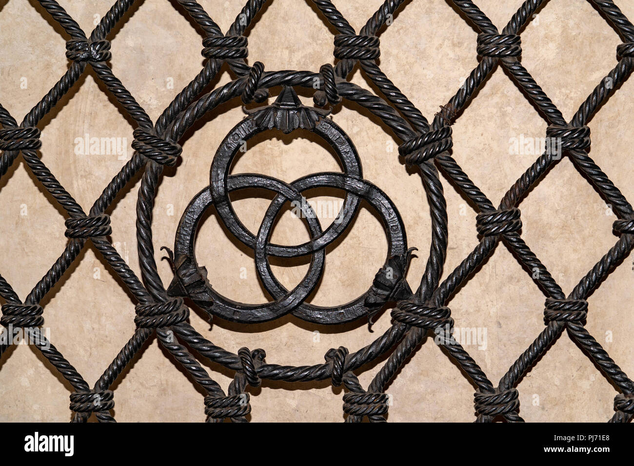 de hierro trenzado interwined tejida gate símbolo de la familia Medici en Florencia Italia Fotografía de stock - Alamy