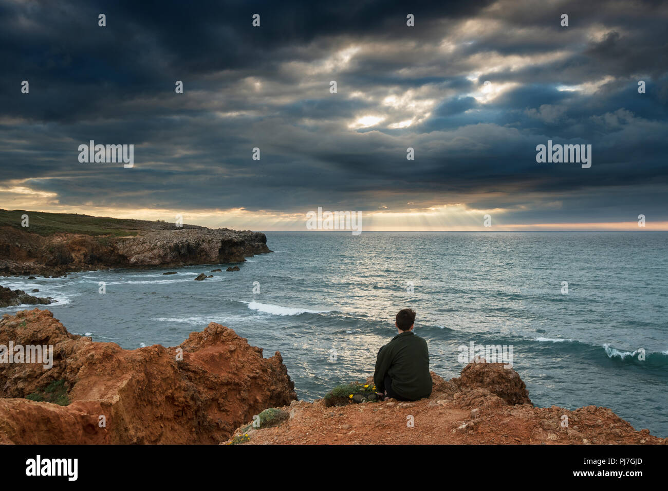 Carrapateira acantilados sobre el Océano Atlántico. Parque Natural do Sudoeste Alentejano e Costa Vicentina, la salvaje costa Atlántica de Europa. Algarve, P Foto de stock