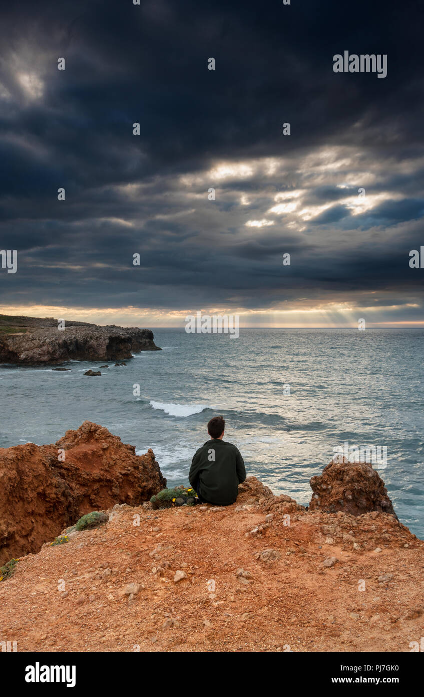 Carrapateira acantilados sobre el Océano Atlántico. Parque Natural do Sudoeste Alentejano e Costa Vicentina, la salvaje costa Atlántica de Europa. Algarve, P Foto de stock