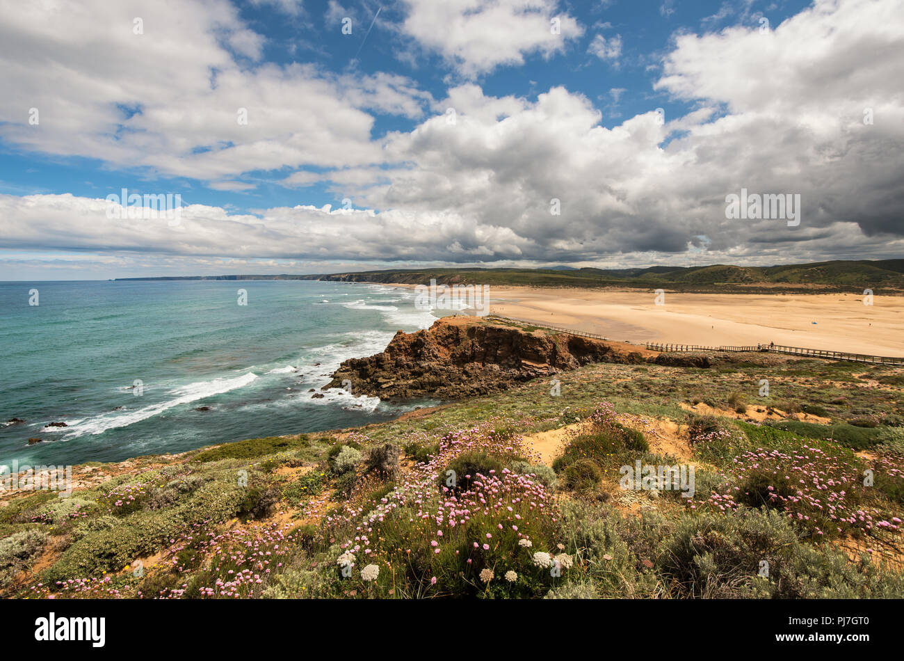 Praia da Bordeira Bordeira (playa). Parque Natural do Sudoeste Alentejano e Costa Vicentina, la salvaje costa Atlántica de Europa. Algarve, Portugal Foto de stock