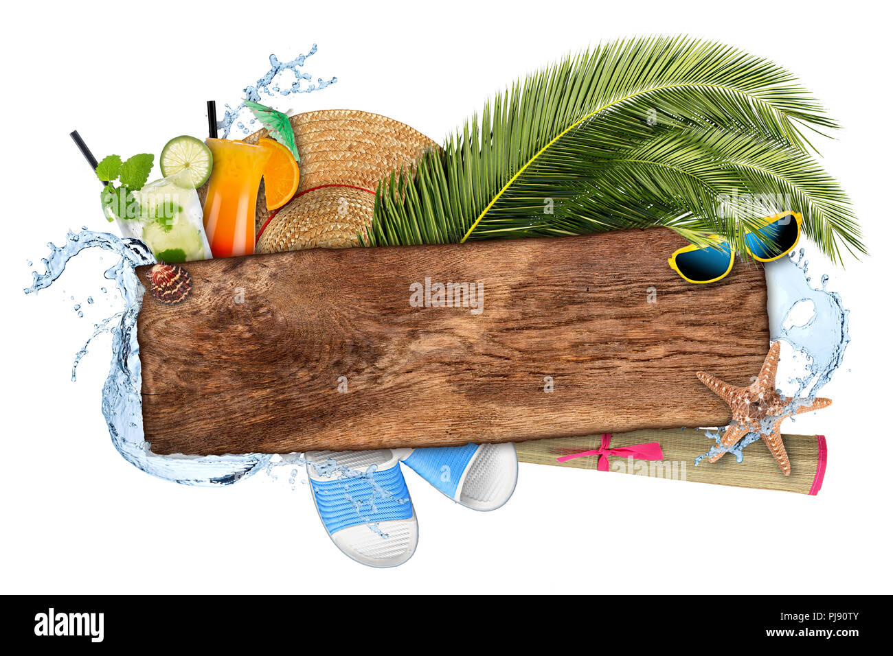 Beach summer cocktail bar concept antecedentes del turismo de surf de madera vacías con copia espacio coco palm water splash sombrero de paja y seastar aislado en w Foto de stock