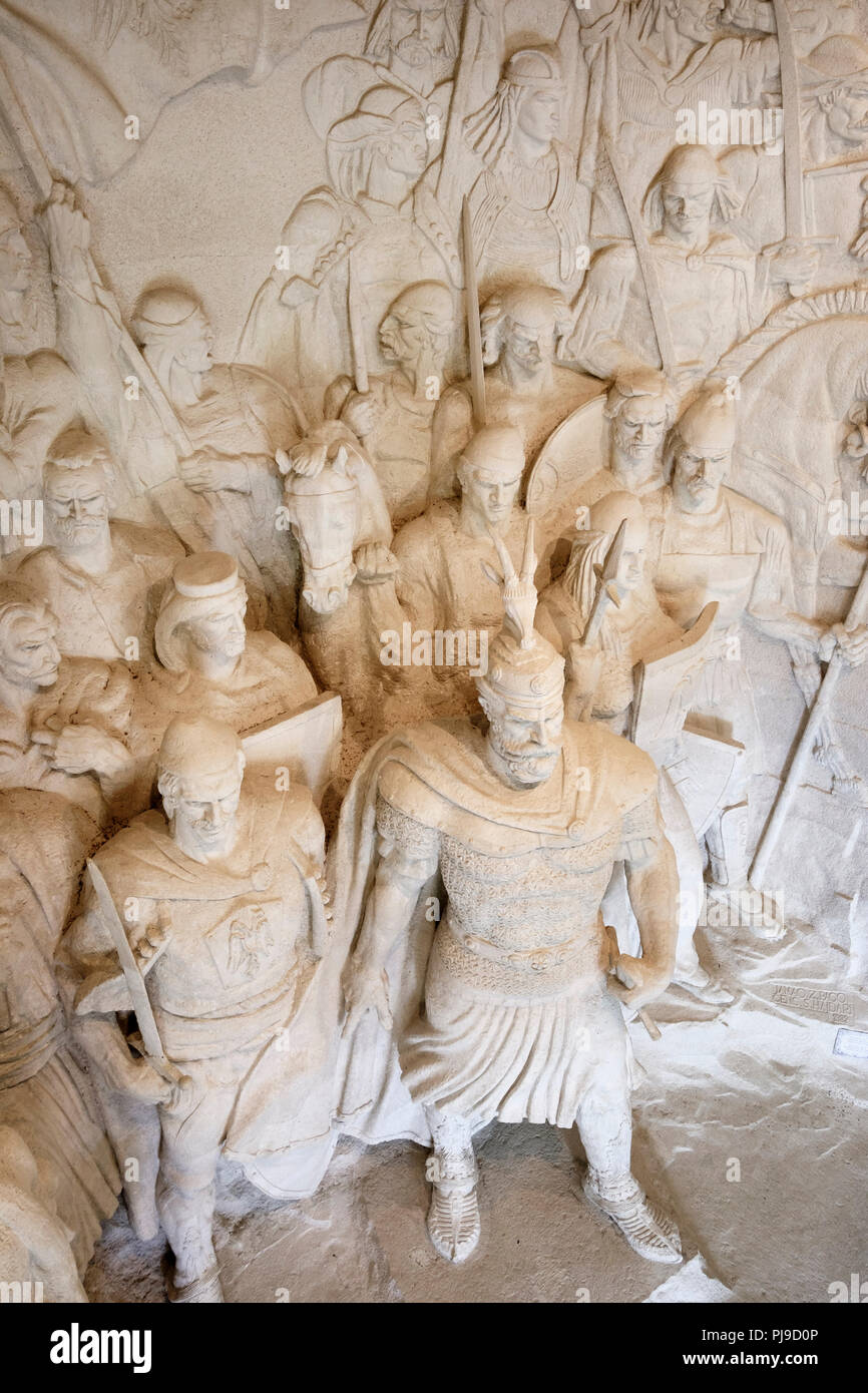 Skanderbeg grupo escultórico y compañeros combatientes en el Museo de Skanderbeg, Kruja, Krujë, Durrës Qar, Durres, Albania Foto de stock