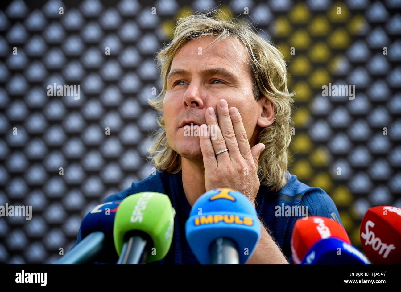 sensación cómoda venta caliente online disfruta del precio de descuento Pavel Nedved, ex futbolista checo, se observa durante la introducción de una nueva marca Adidas zapatos de fútbol, en Praga, República Checa, el 5 de septiembre de 2018. (CTK Foto/Vit Simanek Fotografía sensación cómoda venta caliente online disfruta del precio de descuento Pavel Nedved, ex futbolista checo, se observa durante la introducción de una nueva marca Adidas zapatos de fútbol, en Praga, República Checa, el 5 de septiembre de 2018. (CTK Foto/Vit Simanek Fotografía