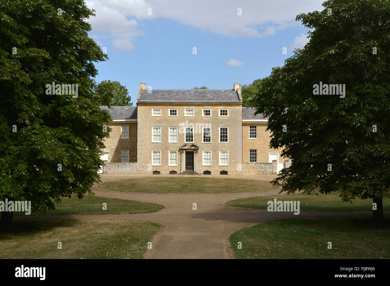 Vista de gran Linford Manor, Buckinghamshire Foto de stock