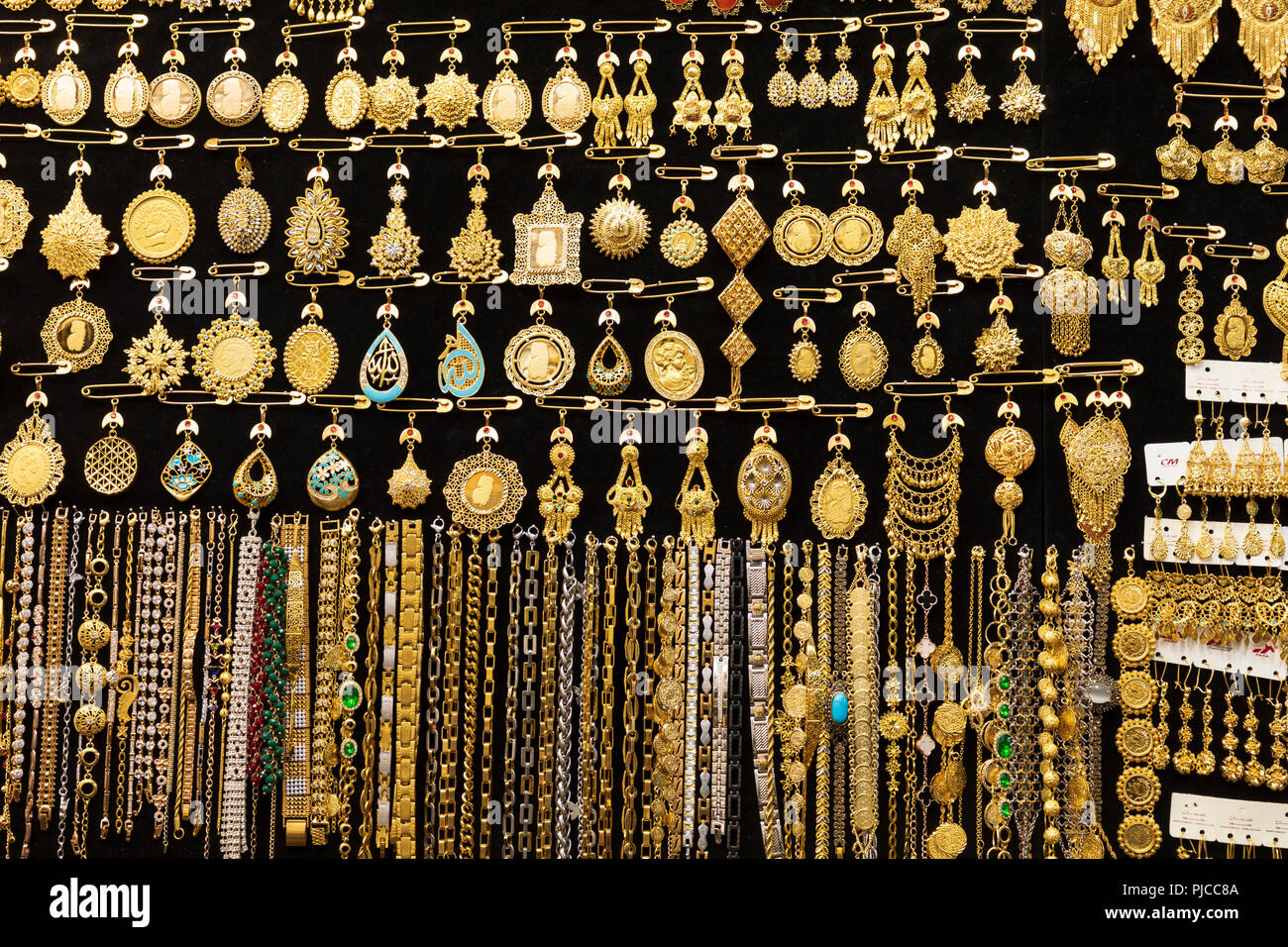 República Islámica de Irán. Shiraz. Joyas de oro para la venta Fotografía  de stock - Alamy
